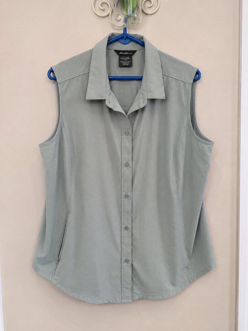 Eddie Bauer XXL Sleeveless Tech Shirt Stretch Travel Hiking Button Down